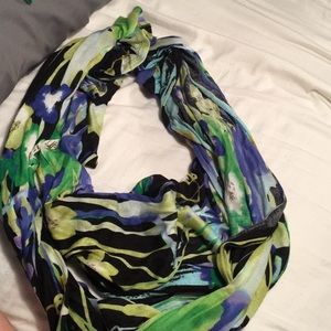 Silky thin scarf